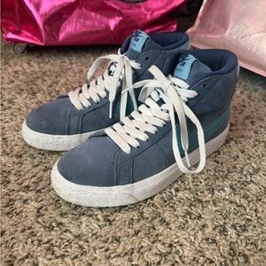 Nike SB Zoom Blazer Mid
Midnight Navy Noise Aqua Youth 4